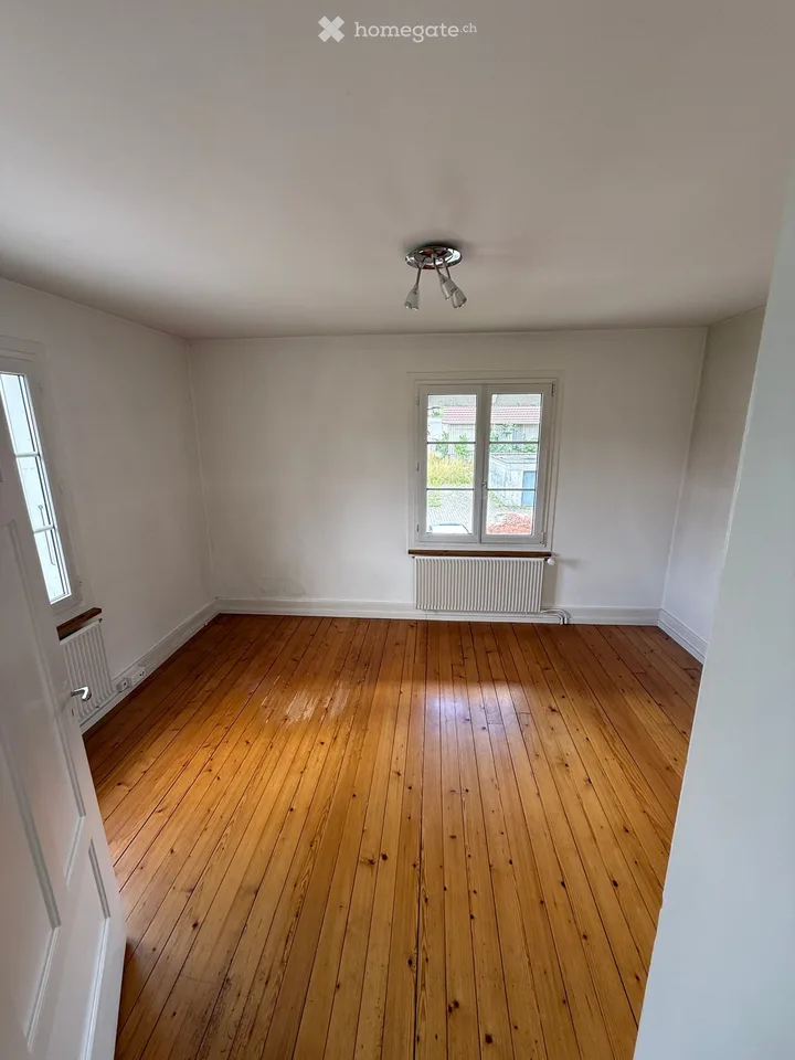 Appartement spacieux de 2.5 pièces dans un immeuble ancien à Arch