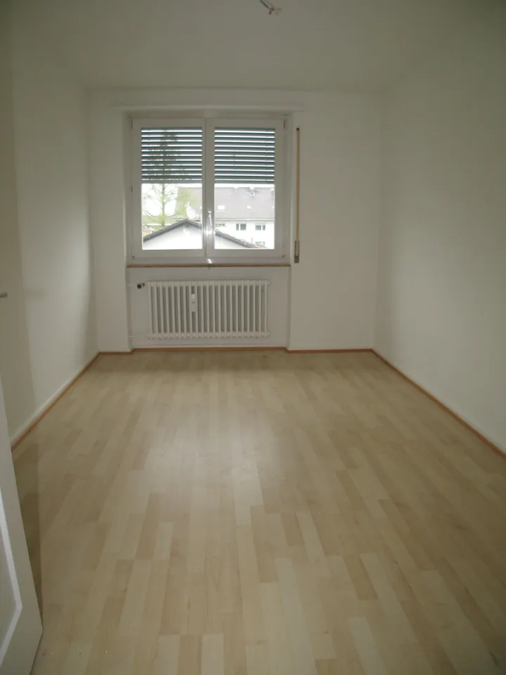 Charmante 4-Zimmer-Wohnung mit Balkon in Allschwil frisch renoviert – Foto 8 von 13