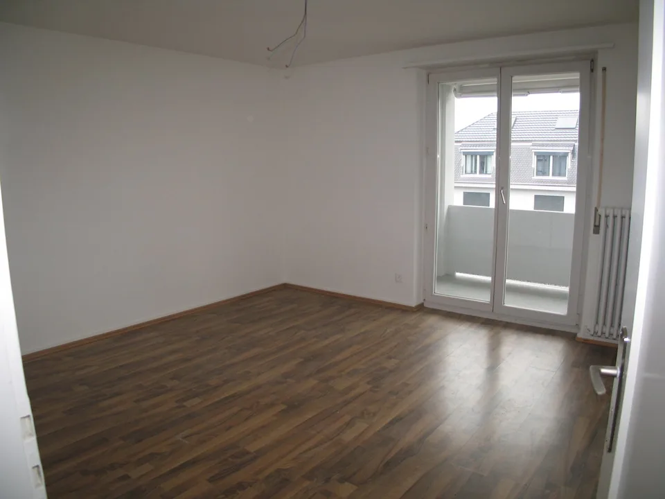Charmante 4-Zimmer-Wohnung mit Balkon in Allschwil frisch renoviert – Foto 6 von 13