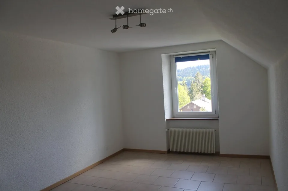 Duplex apartment 5.5 rooms on the 1st floor in Les Reussilles