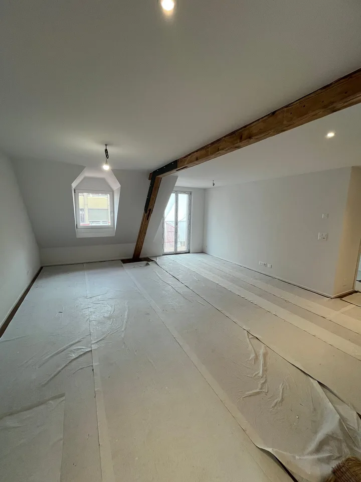 Nouvel appartement de 4 pièces en mansarde dans la ville d'Olten