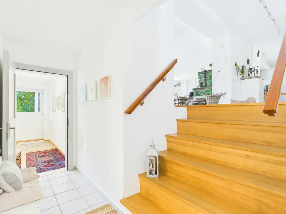 Lichtdurchflutete 4.5-Zimmer-Gartenwohnung mit Gartensitzplatz