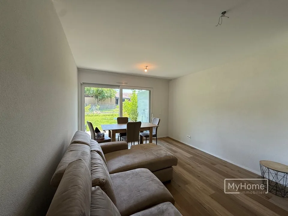 Schönes Apartment mit 2.5 Zimmern und schönem privatem Garten