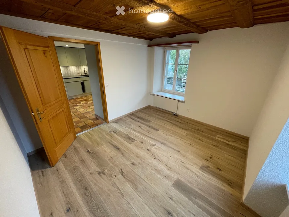 Renovierte 3.5 Zimmer "Altbau-Wohnung" in Brunegg