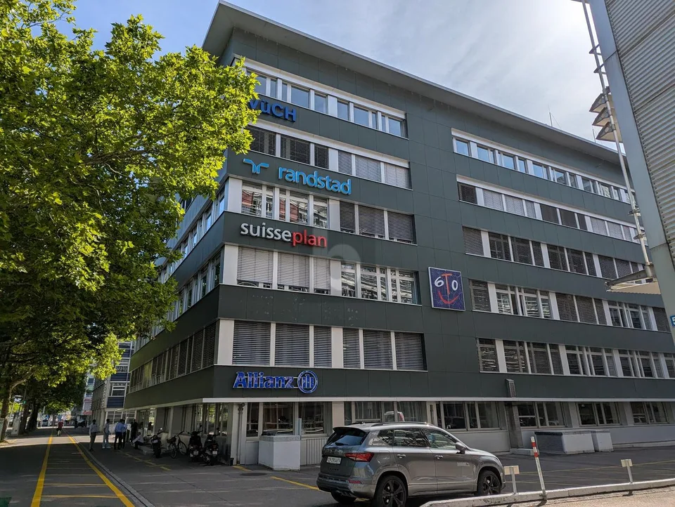 FLEXIBEL MIT EMPFANG, TERRASSE UND WARENLIFT