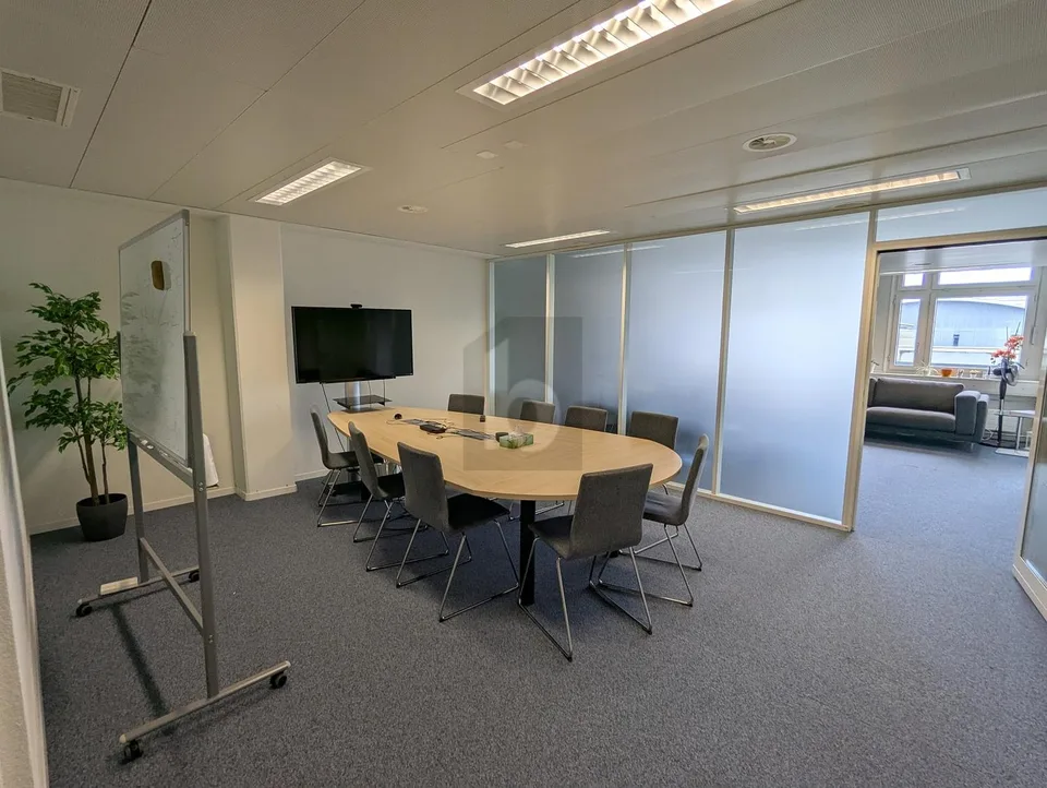 FLEXIBEL MIT EMPFANG, TERRASSE UND WARENLIFT