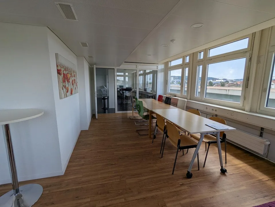 FLEXIBEL MIT EMPFANG, TERRASSE UND WARENLIFT