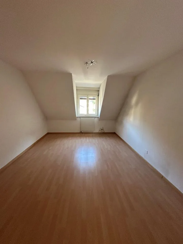 Charmante 3.5-Zimmer-Dachwohnung mit Parkplatz in St. Gallen