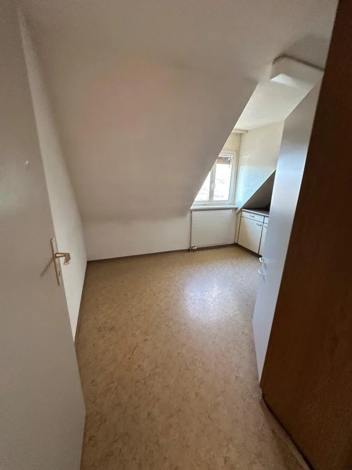 Charmante 3.5-Zimmer-Dachwohnung mit Parkplatz in St. Gallen