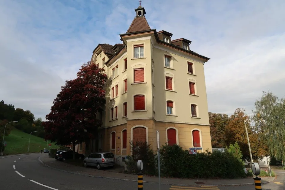 Charmante 3.5-Zimmer-Dachwohnung mit Parkplatz in St. Gallen