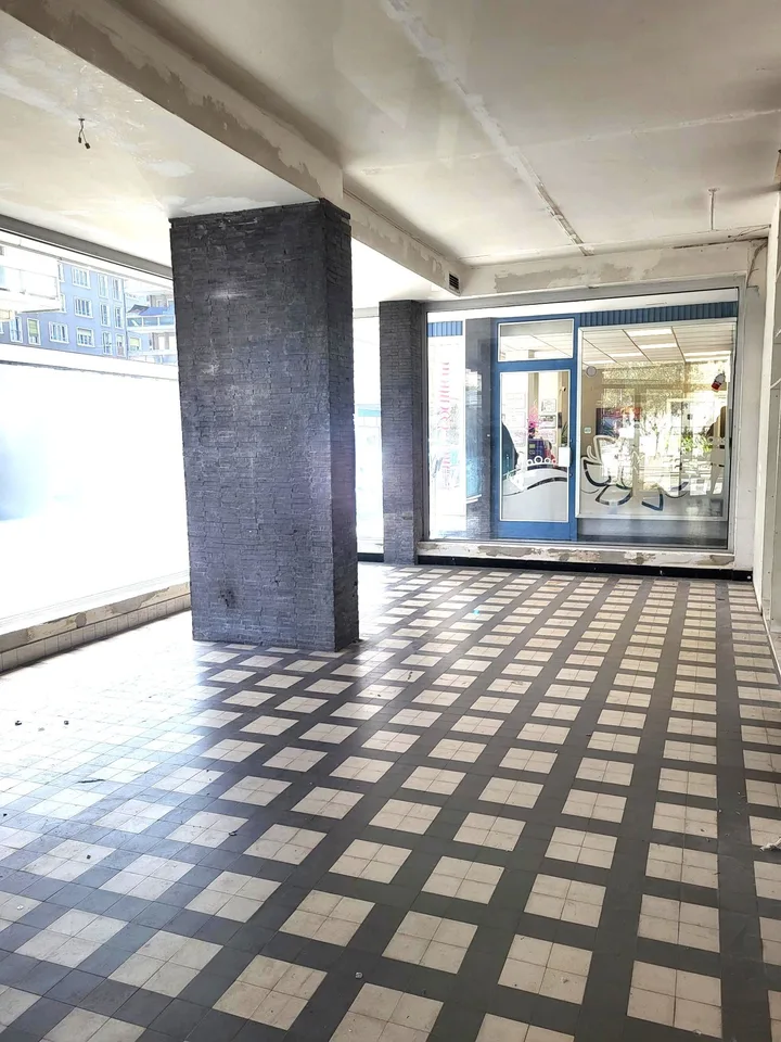 Arcade of about 127 m2 in Eaux-Vives