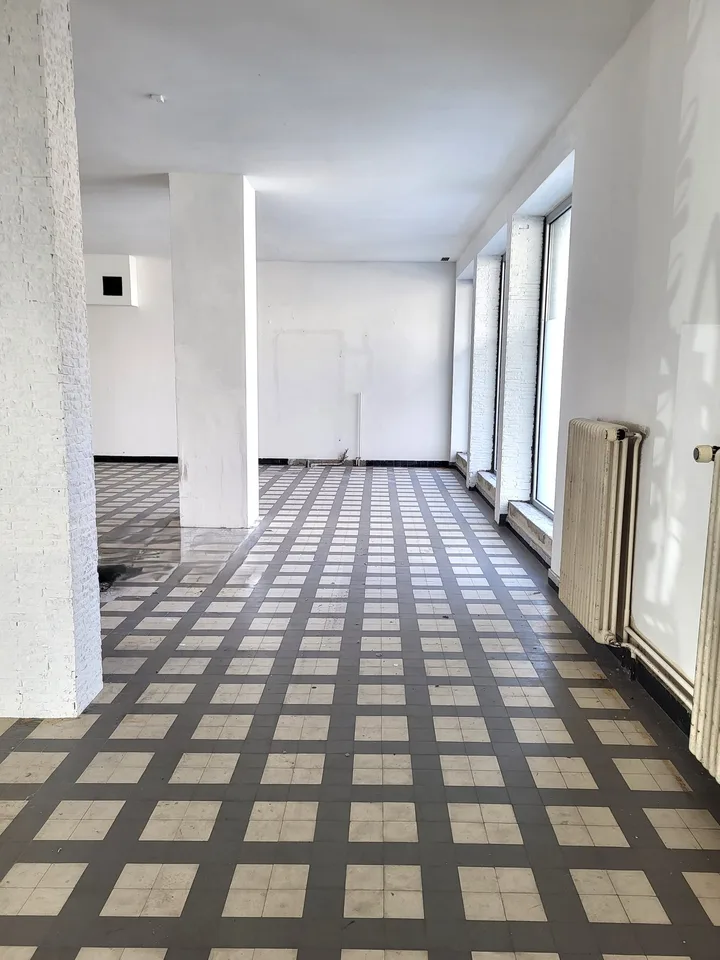 Arcade of about 127 m2 in Eaux-Vives