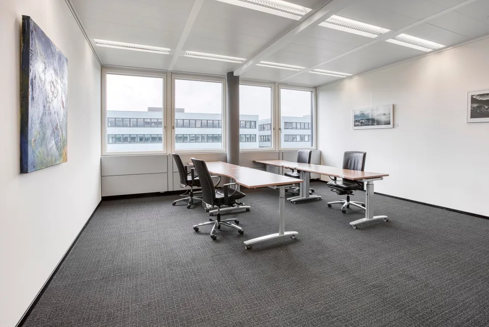 Spazio ufficio privato per 3 in Regus Dammstrasse
