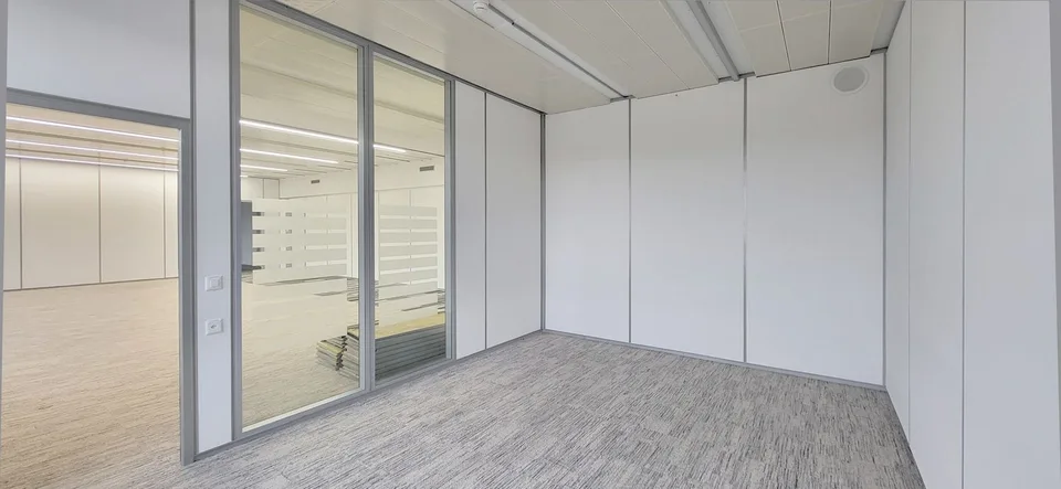 Vielseitige Büroeinheit mit grosszügigen Teamräumen und Einzelbüros – Foto 10 von 14