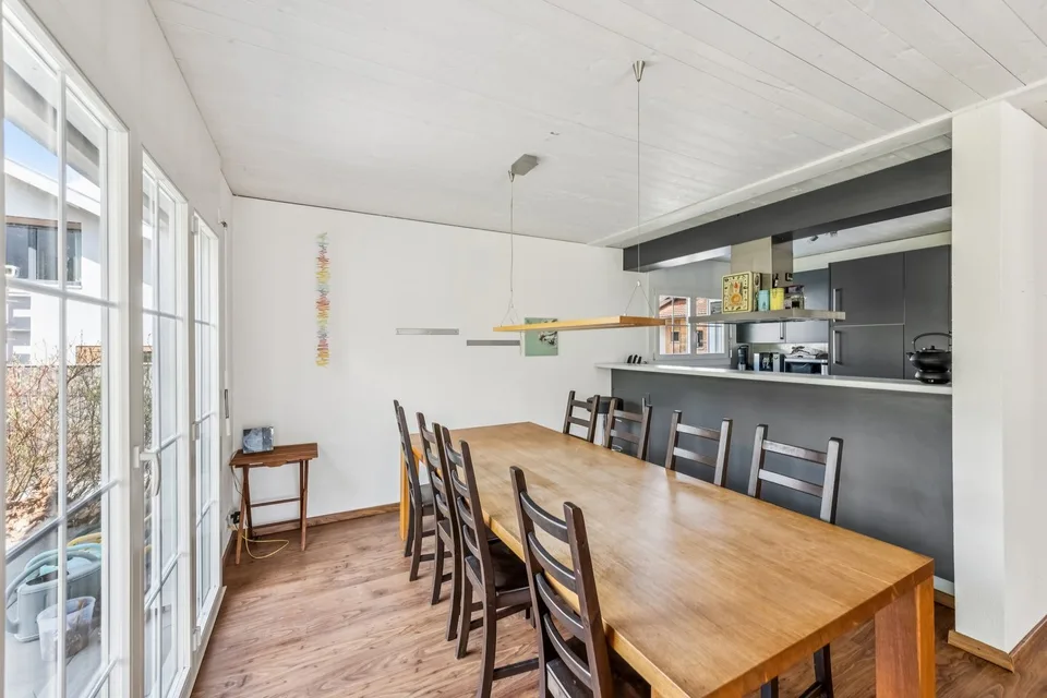 Habitation moderne avec vue sur le verdoyant