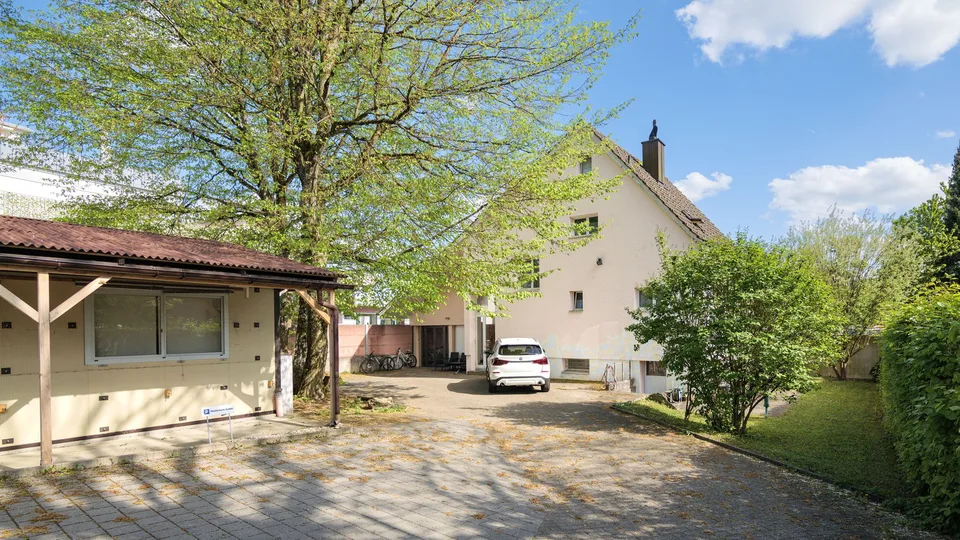 5.5-Zimmer-Wohnhaus mit Bürogebäude und Bauland in der Kernzone