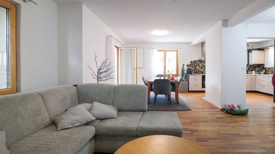 Casa di 5,5 locali con edificio per uffici e terreno edificabile nella zona centrale