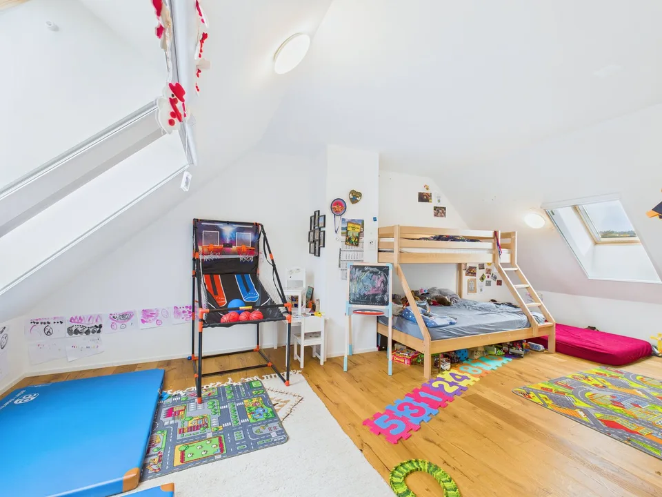 Familienfreundliches Wohnen auf drei Ebenen mit Carport – Foto 14 von 18