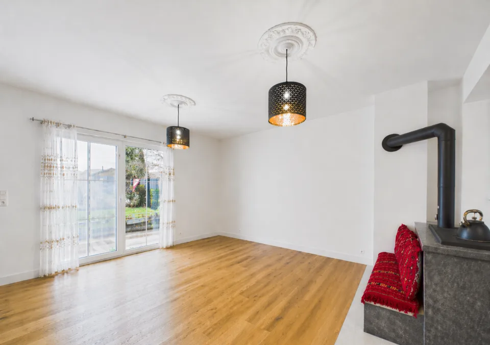 MODERN WOHNEN AUF DREI ETAGEN - REIHENFAMILIENHAUS MIT CARPORT