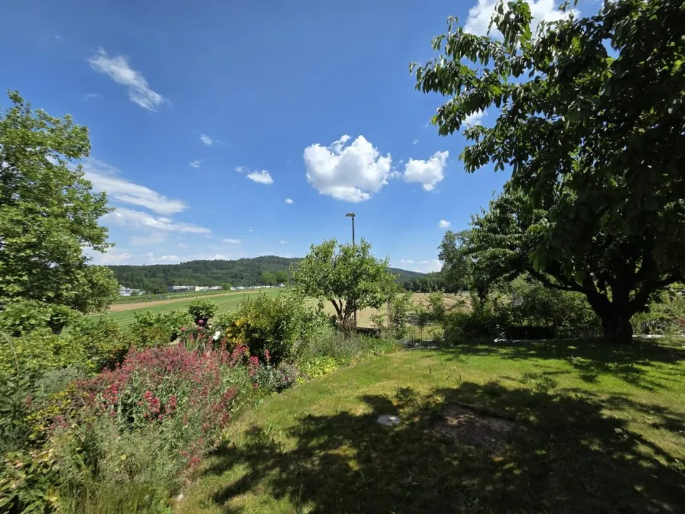 Quietly located 3.5-room ground floor apartment with a lovely garden and a view of the green surroundings – photo 12 of 12