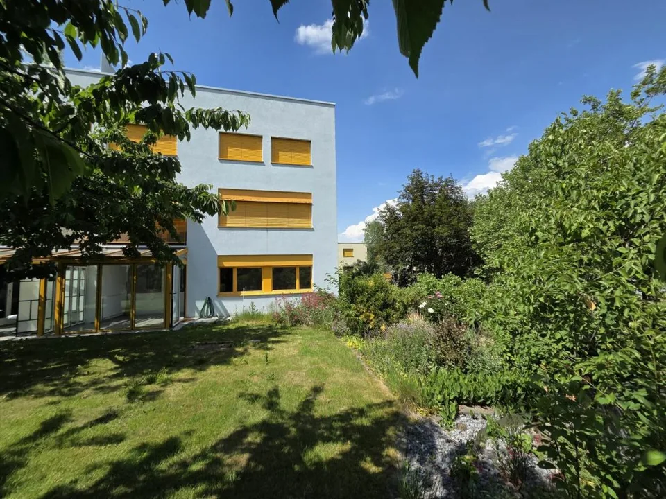 Quietly located 3.5-room ground floor apartment with a lovely garden and a view of the green surroundings – photo 11 of 12