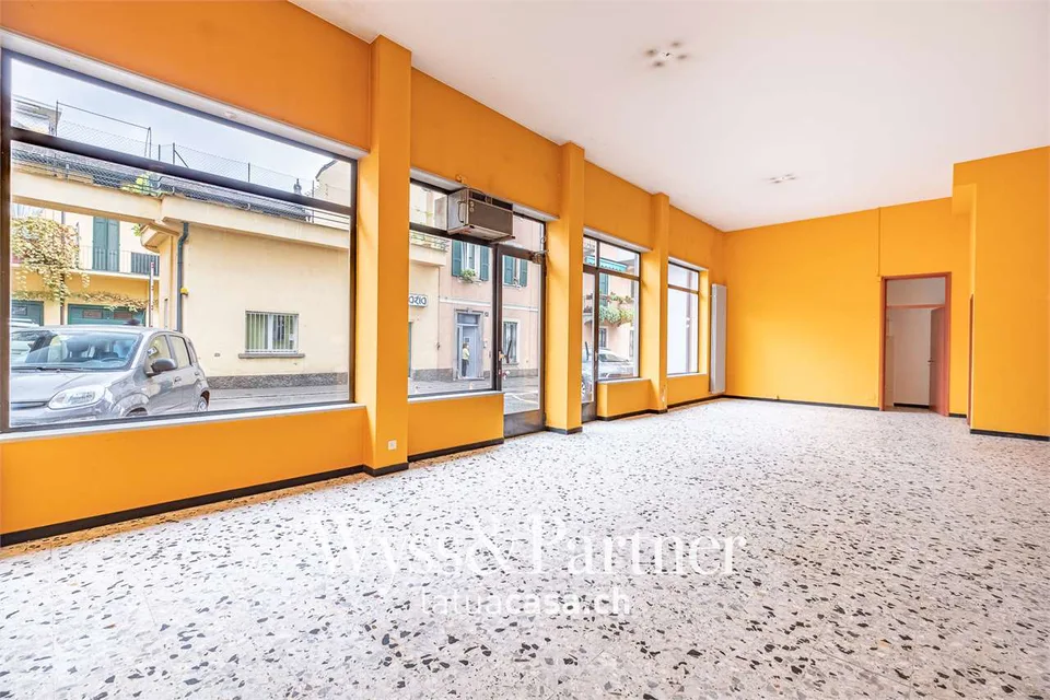 Chiasso - spazio commerciale con grande visibilità