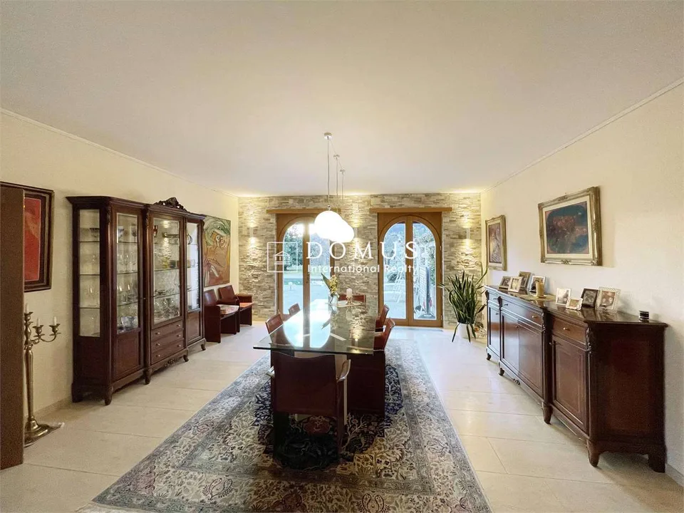 Dominante Villa mit Seeblick, im Grünen – Foto 9 von 13