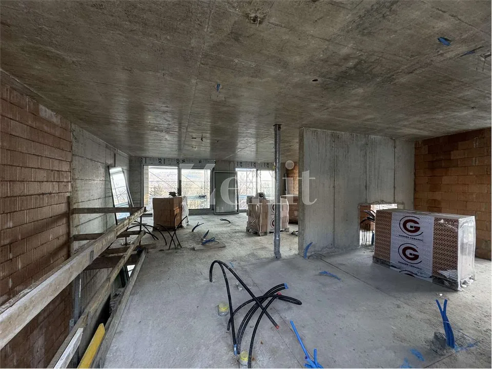 Duplex-Wohnung 5.5 in neuer Bauweise in Manno