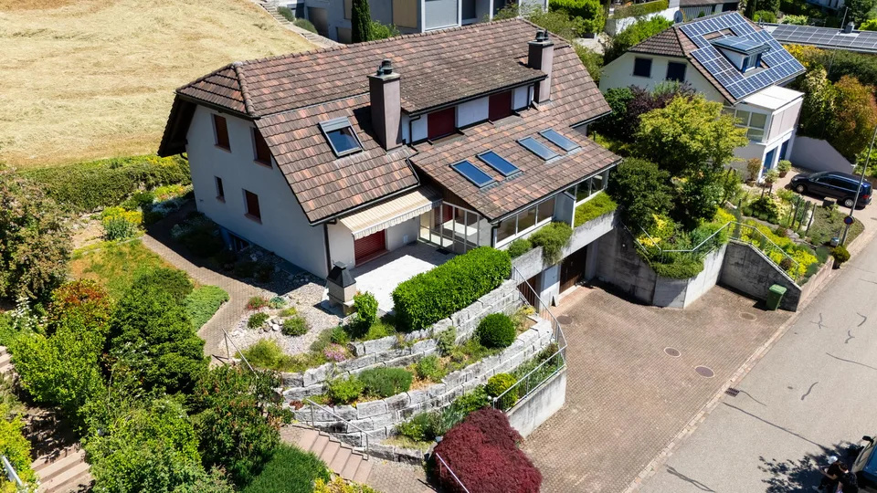 RESERVIERT: Familienfreundliches Doppeleinfamilienhaus an ruhiger und sonniger Lage in Lausen