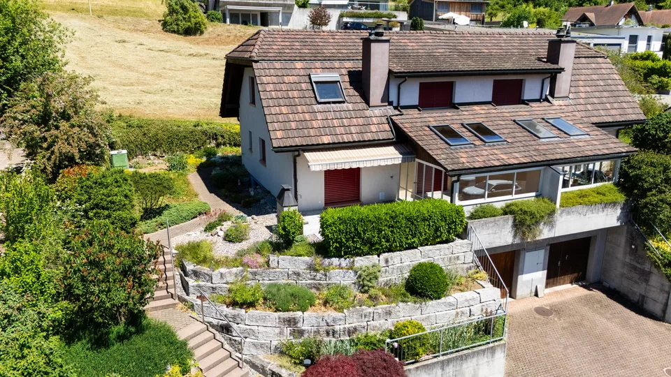 RESERVIERT: Familienfreundliches Doppeleinfamilienhaus an ruhiger und sonniger Lage in Lausen