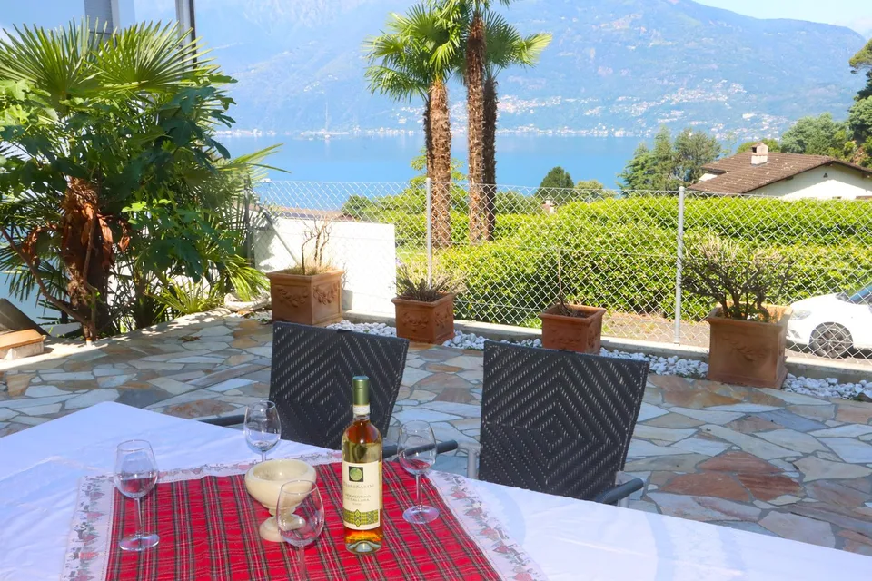 Ihre Ferienwohnung mit fantastischer Terrasse, Appartamento con vista lago