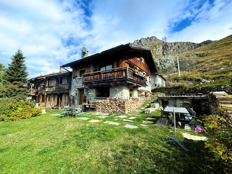 Propriété à 15 minutes des pistes, vue panoramique. Vente à Terme.