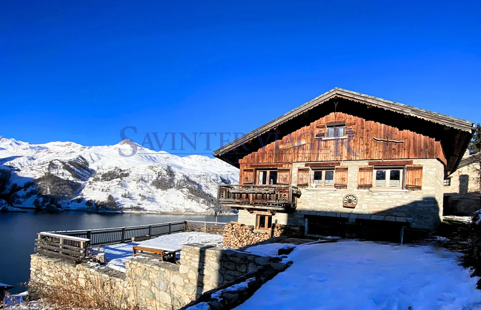 Propriété à 15 minutes des pistes, vue panoramique. Vente à Terme.