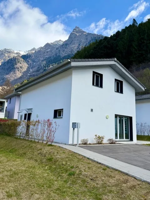 Mesocco, casa moderna di nuova costruzione con vista panoramica