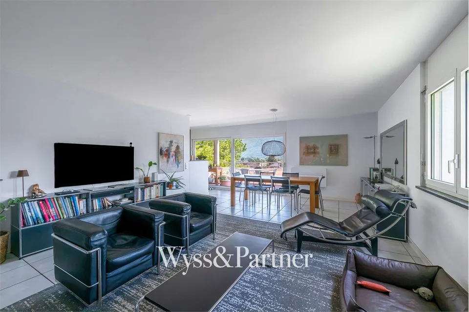Bright and modern 5-room apartment in Gordola: your new oasis of tranquility – photo 6 of 13