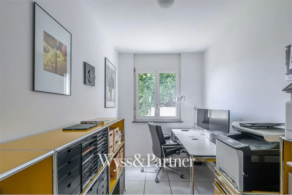 Bright and modern 5-room apartment in Gordola: your new oasis of tranquility – photo 8 of 13
