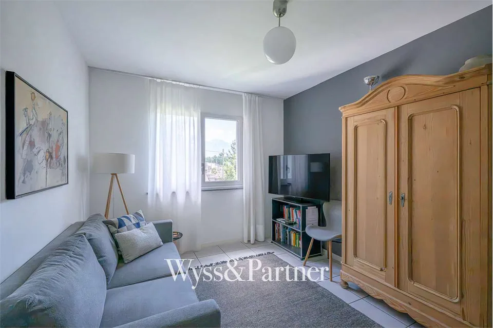 Bright and modern 5-room apartment in Gordola: your new oasis of tranquility – photo 12 of 13