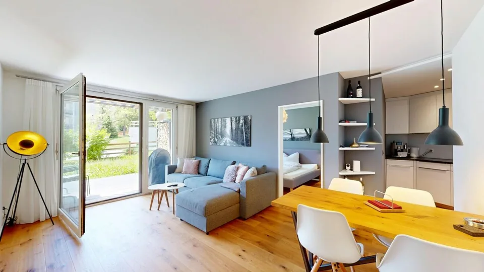 Moderne 2-Zimmer-Wohnung mit grossem Sitzplatz