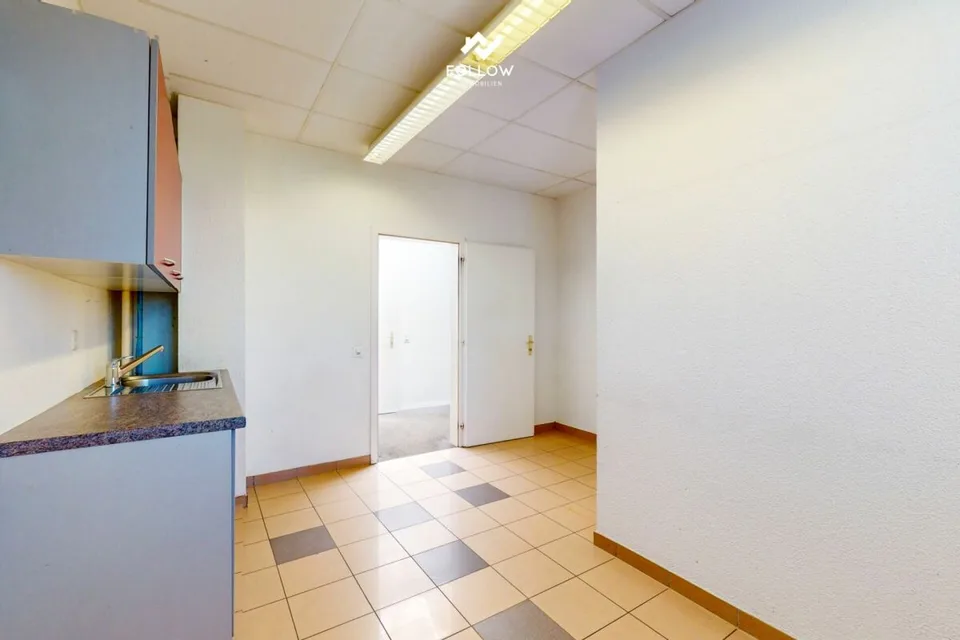 Moderne Gewerbehalle mit Büro und vielseitigem Nutzungspotenzial in Marly – foto 9 di 26