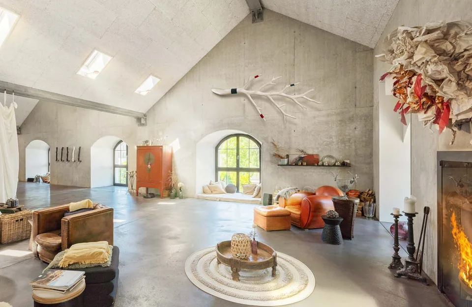 Luxuriöses Loft in historischer Fabrikhalle – einzigartiges Wohnerlebnis im Grünen