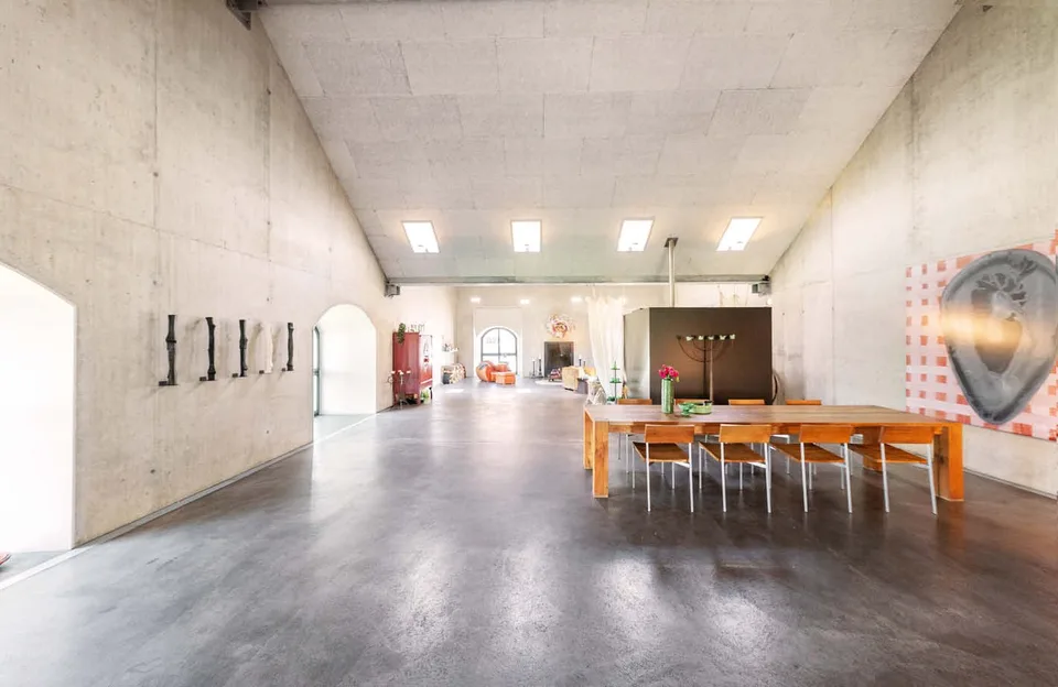Luxuriöses Loft in historischer Fabrikhalle – einzigartiges Wohnerlebnis im Grünen