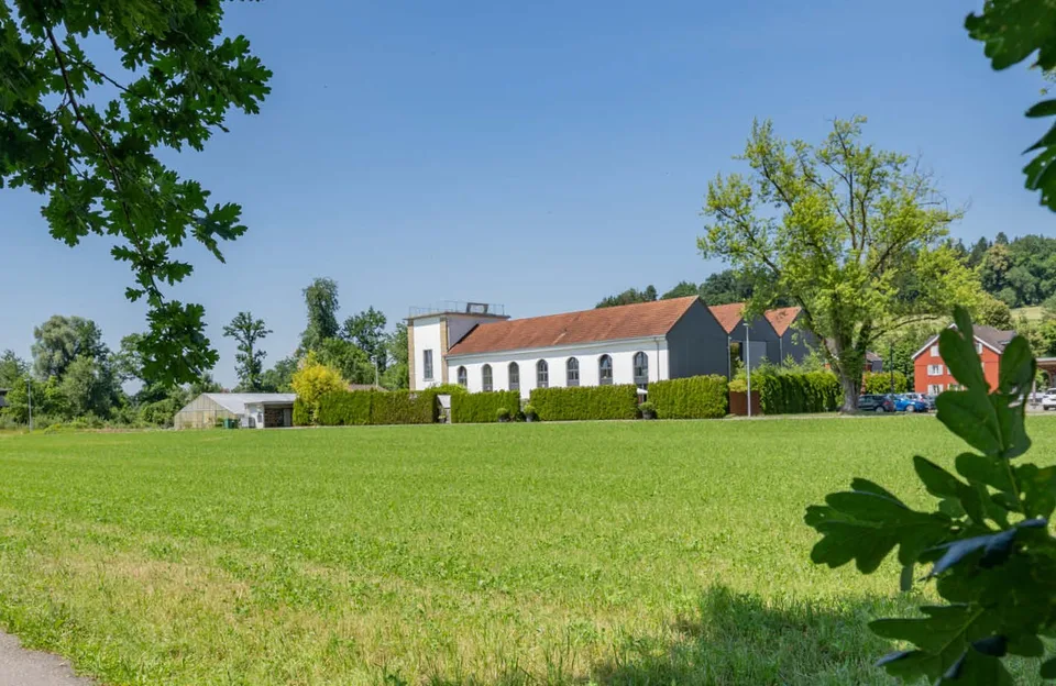 Luxuriöses Loft in historischer Fabrikhalle – einzigartiges Wohnerlebnis im Grünen