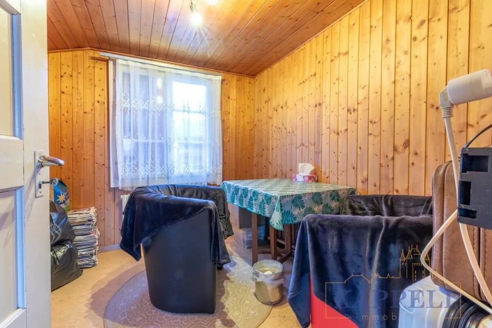 Charming and well-maintained two-family house in a central location in the rural Uebeschi – photo 8 of 17