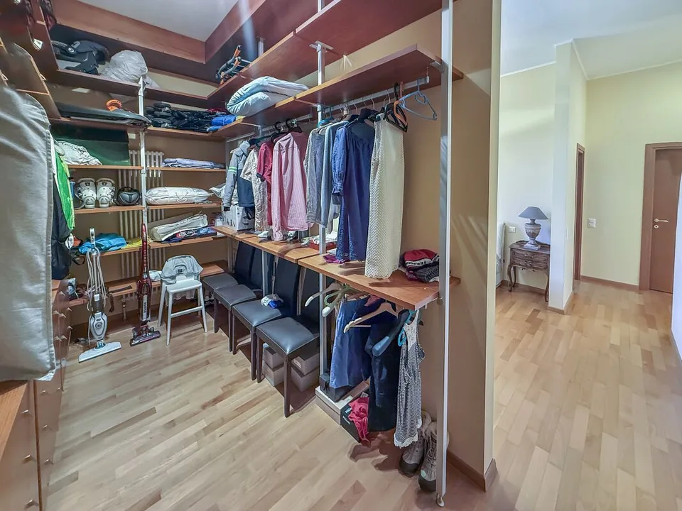 Luxuriöse 4,5-Zimmer-Wohnung mit herrlichem Seeblick – Foto 6 von 8