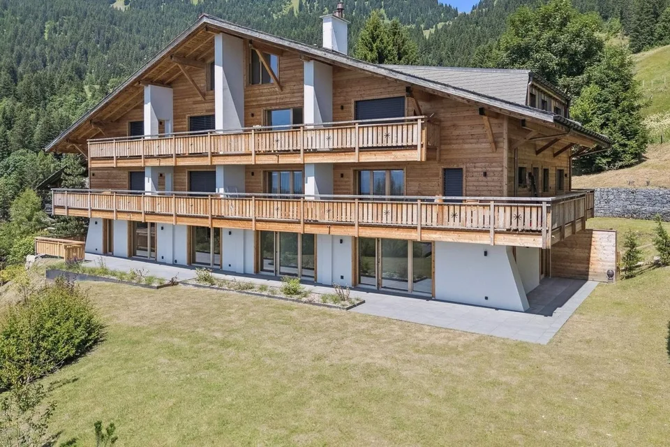 Rare duplex avec jardin, ski-in & ski-out, vue sublime!