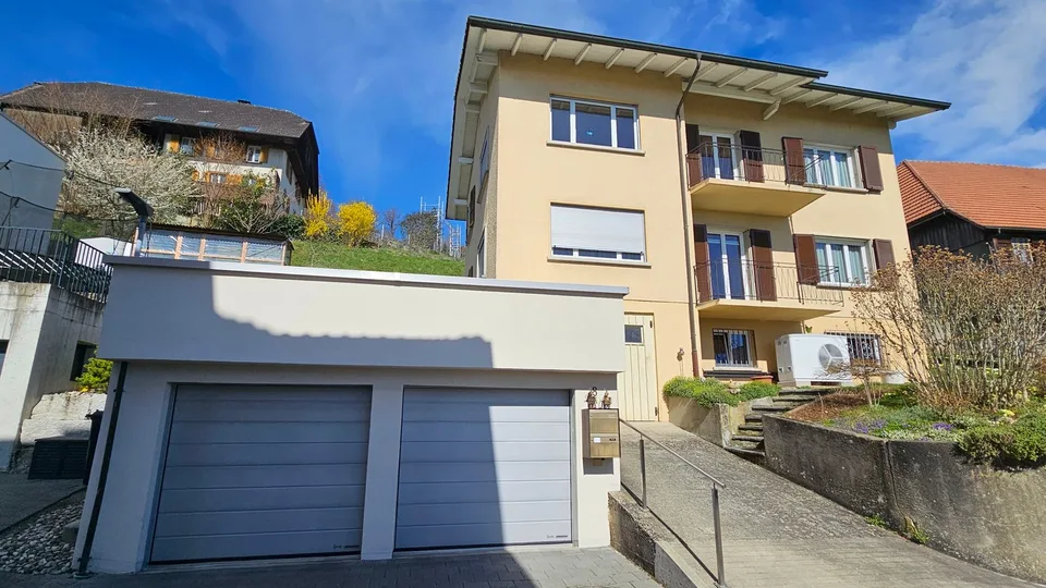 Einfamilienhaus mit 2 Wohnungen und wunderbarer Weitsicht in die Berge