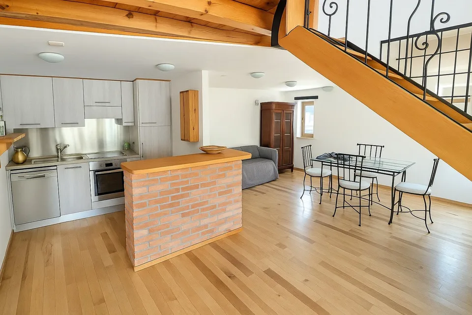 Casa ristrutturata nel nucleo di Bogno, con grande terrazza