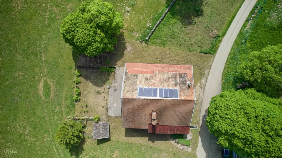 Vecchia fattoria da ristrutturare nel cuore della natura