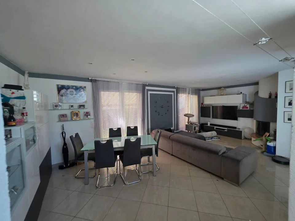 Casa unifamiliare moderna a Pregassona con giardino privato