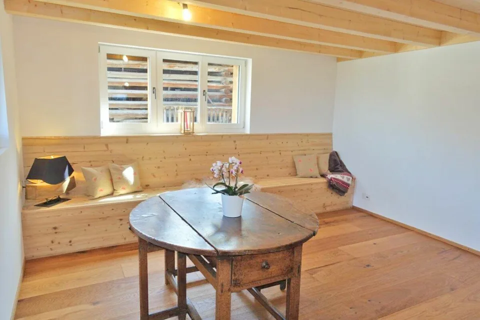 Appartement de vacances 4.5 pièces n° 2 dans une maison historique de deux familles à Luven